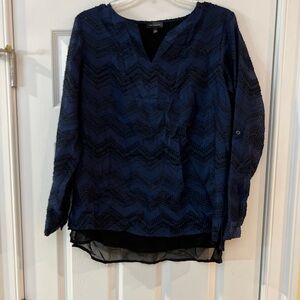 Ladies Size Medium The Limited Navy Blue Chevron Blouse GUC
